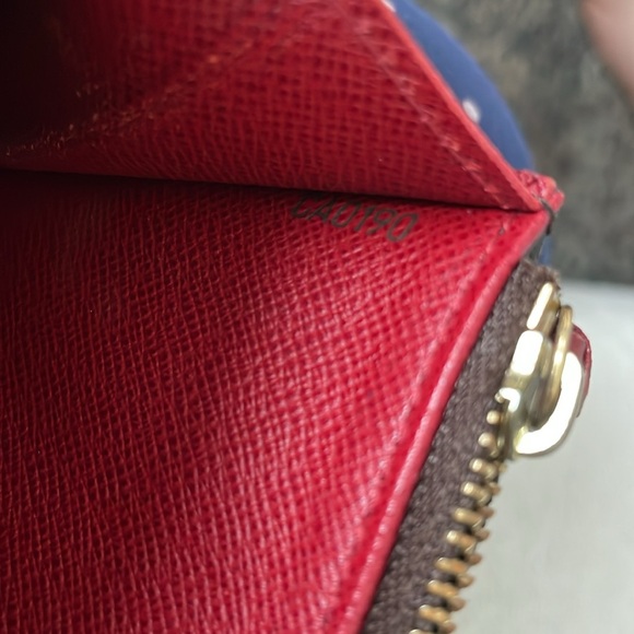 Louis Vuitton Emilie wallet in Fuchsia - Picture 12 of 12